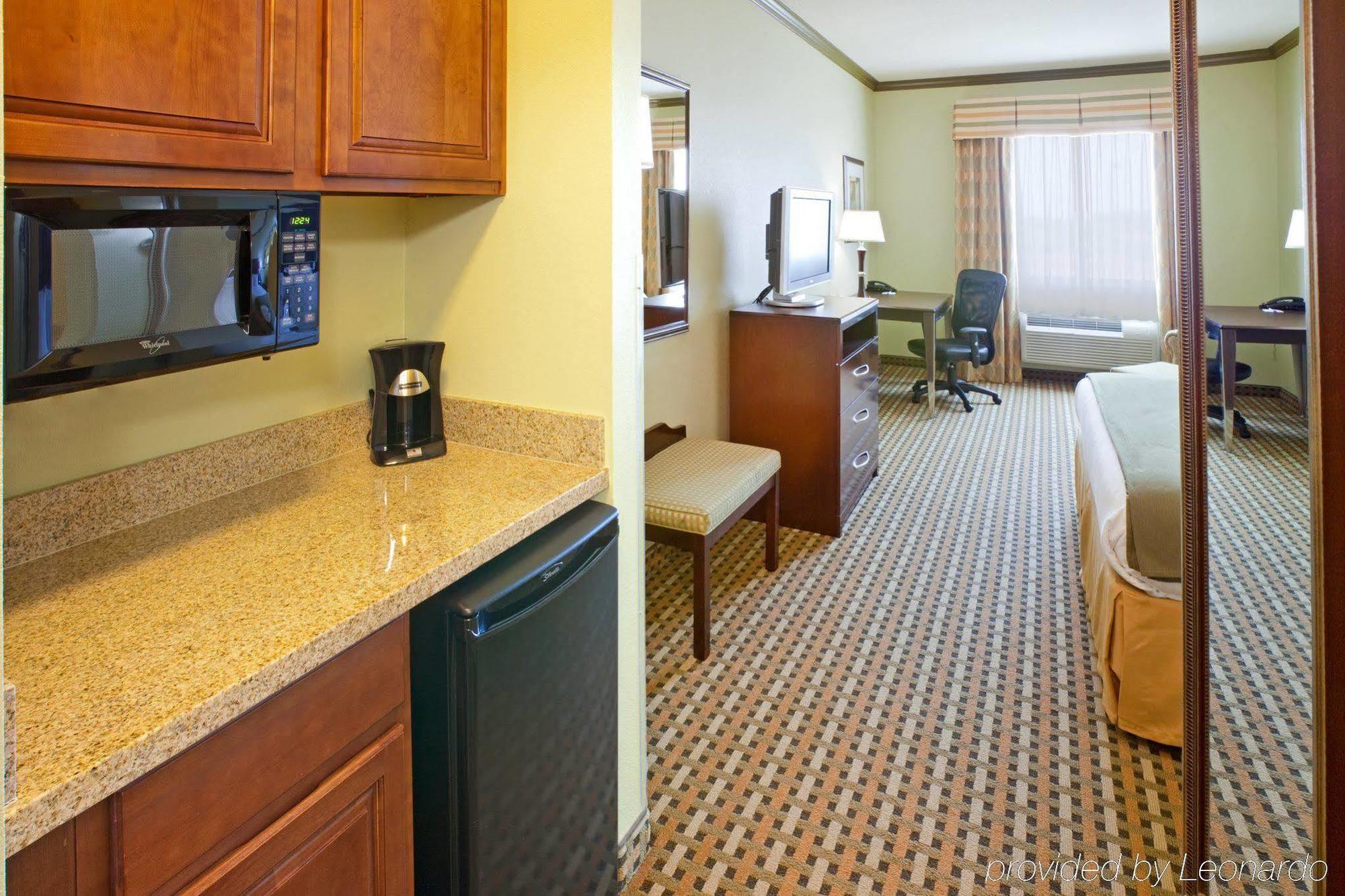 Holiday Inn Express & Suites Fort Worth - Fossil Creek By Ihg Ruang foto